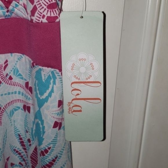 Lola By AFG Knee Length V-Neck Light Weight Dress - Picture 3 of 4